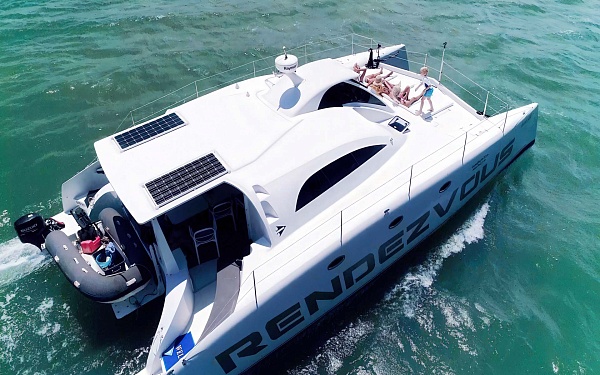 Аренда моторного катамарана Rendezvous 44 на Пхукете